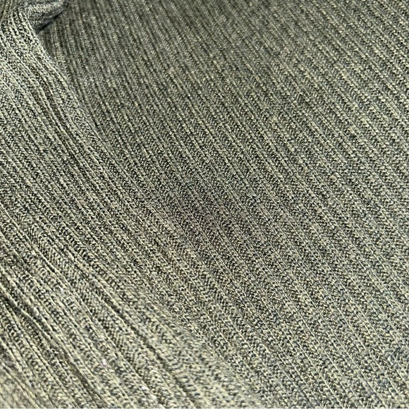 ✨3/$20✨ Long Knit Cardigan - Picture 2 of 2